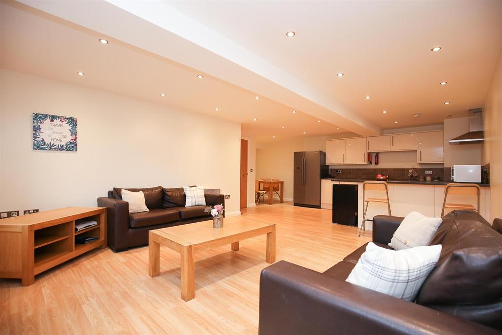 Anolha House, Stepney Lane, NE1 6 bed apartment £2,470 pcm (£570 pw)