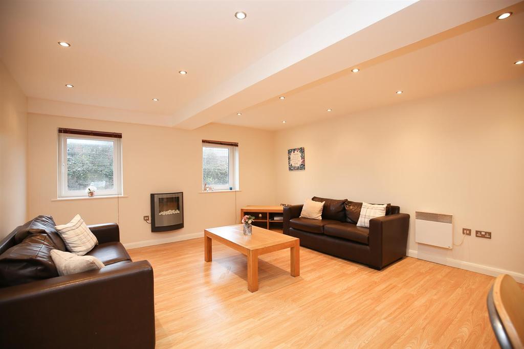Anolha House, Stepney Lane, NE1 6 bed apartment £2,470 pcm (£570 pw)