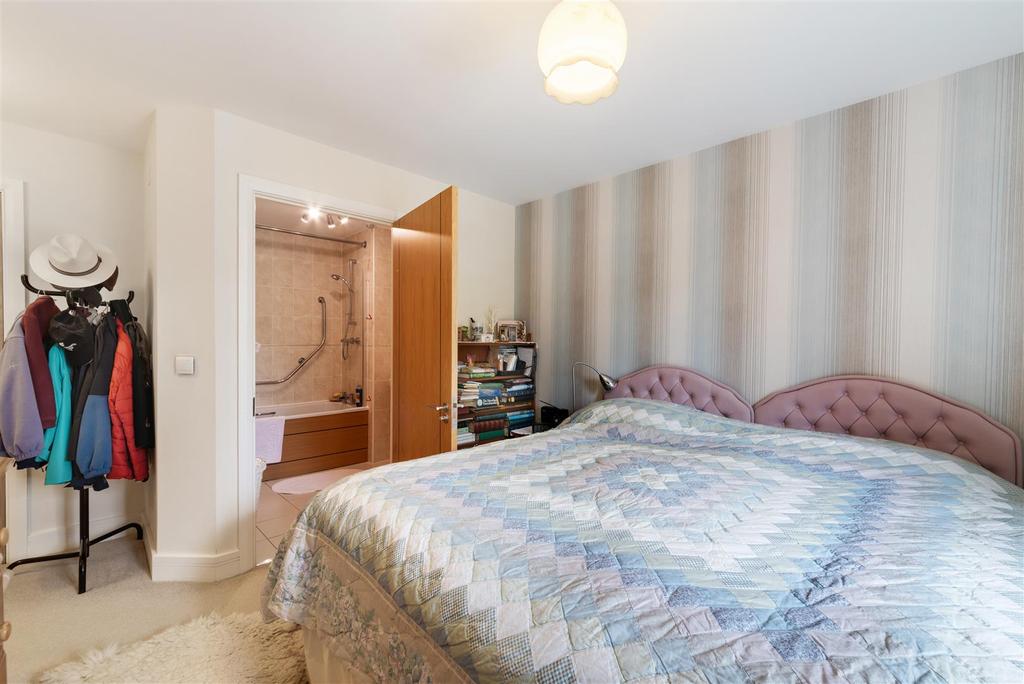 Bedroom (1).jpg