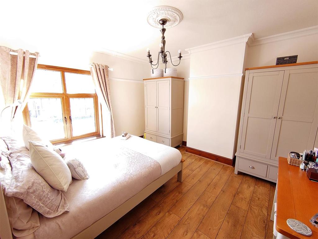 Bedroom 1.jpg