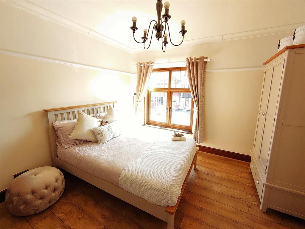 Bedroom 1a.jpg
