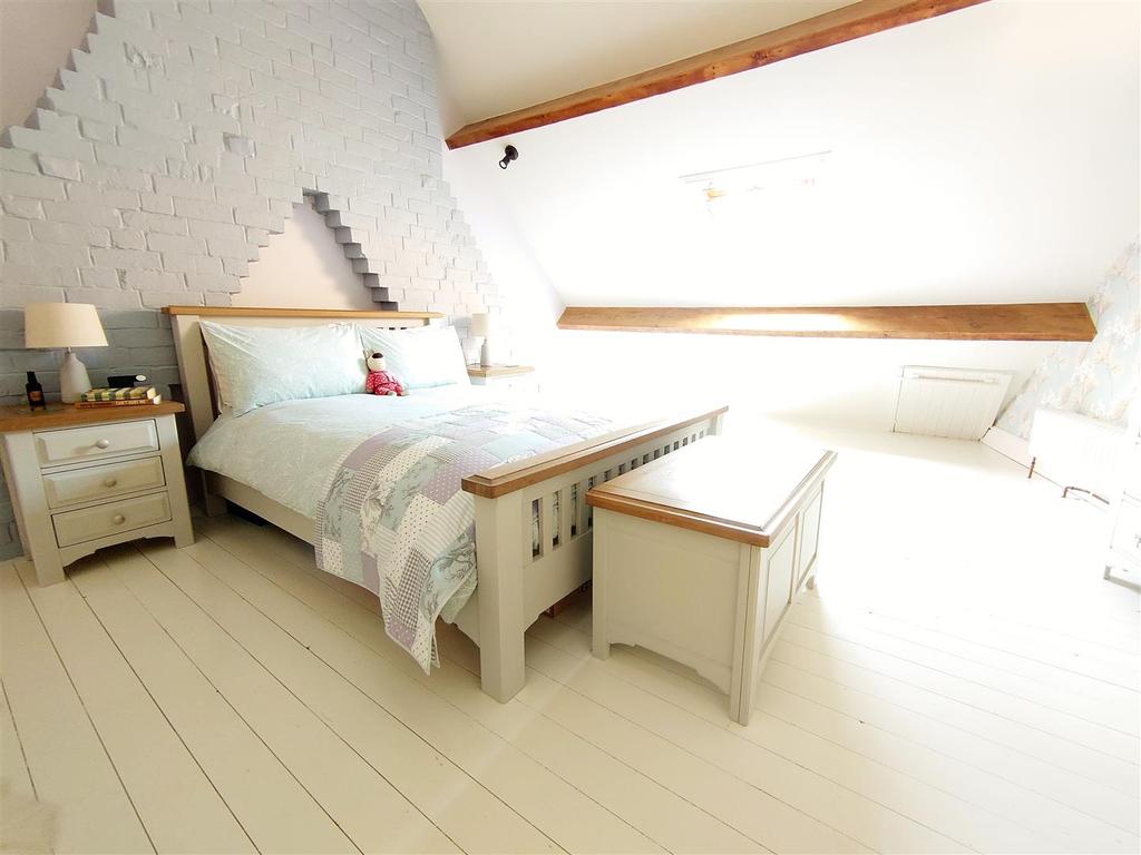 Loft Room 1b.jpg