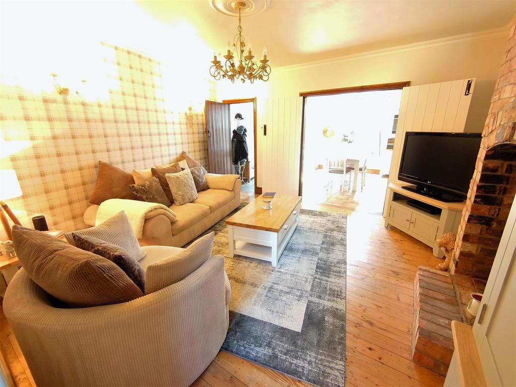 Living Room 1.jpg