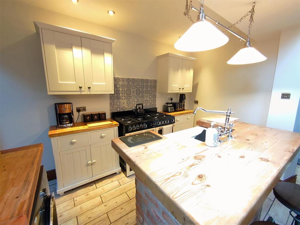 Kitchen 1.jpg