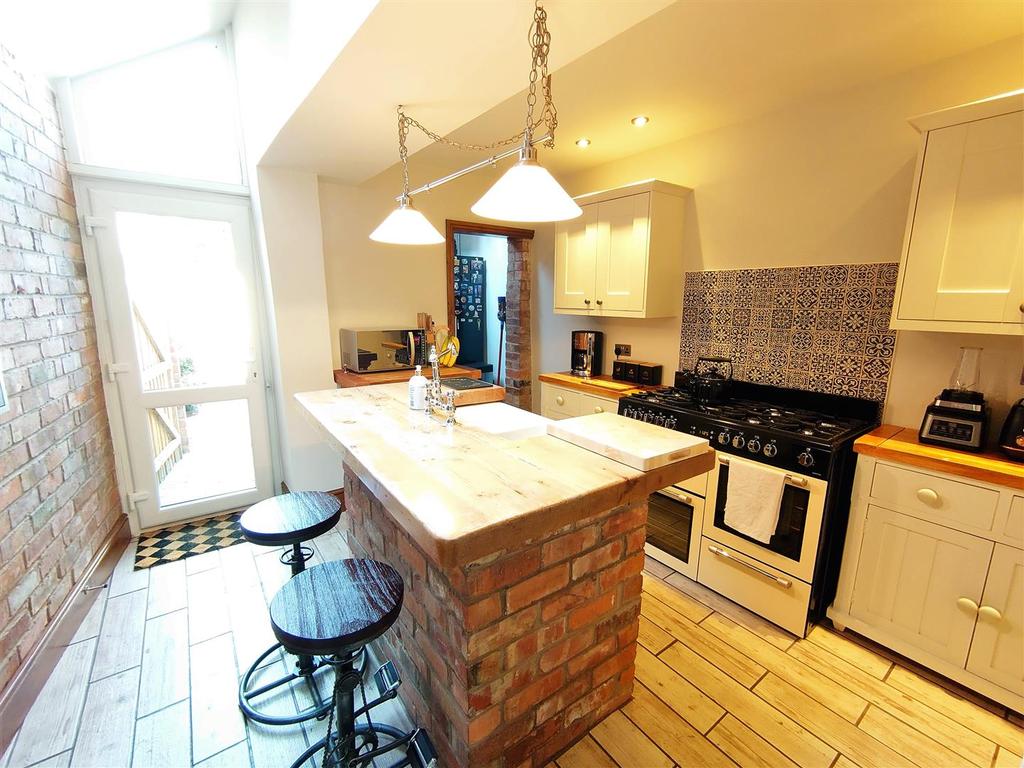 Kitchen 2.jpg