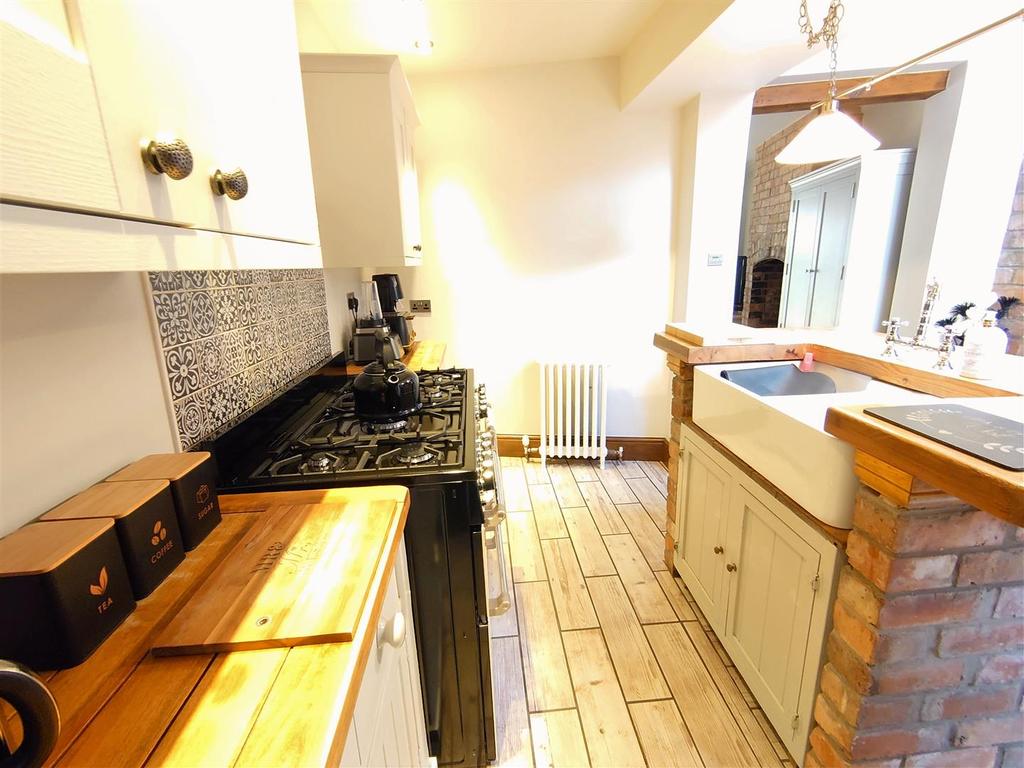 Kitchen 3.jpg