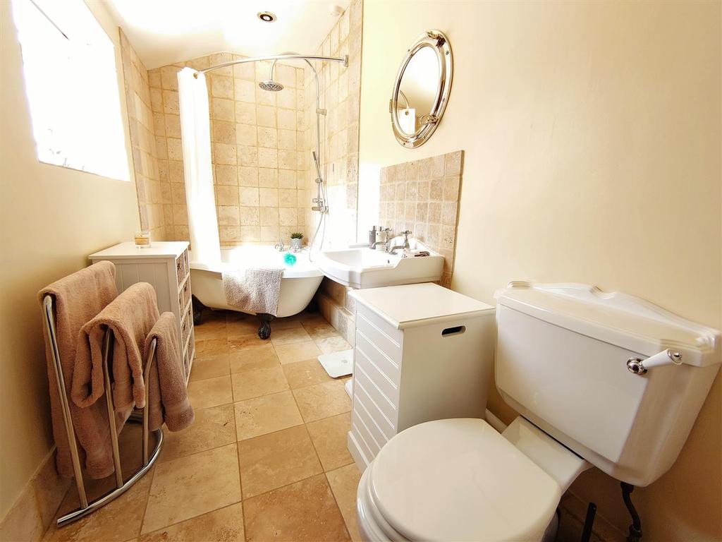 Bathroom 2.jpg