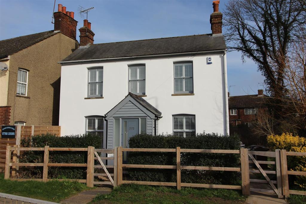 High Street, London Colney, St Albans, Hertfordshire 2 bed detached