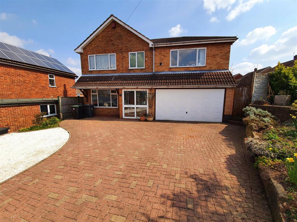 Pennine Way, Nuneaton 5 bed detached house £340,000