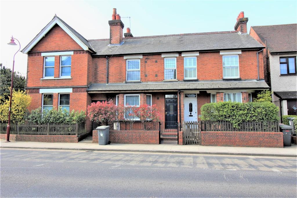 Watling Street, Radlett 3 bed house £1,950 pcm (£450 pw)