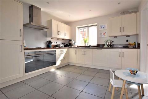 4 Callows Orchard, Rushwick, Worcester, WR2 5GU