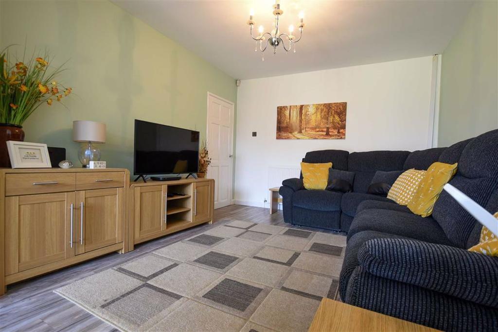 Cedar Way, Wellingborough 3 bed semidetached bungalow £279,995