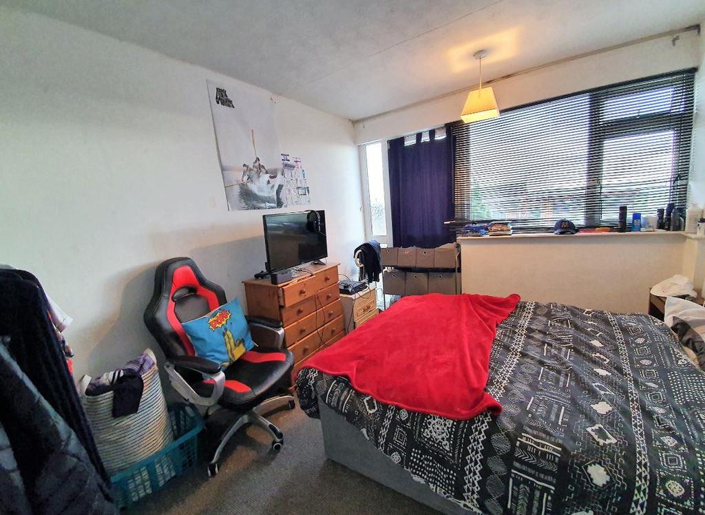 18 Annbrook Road bedroom.jpg