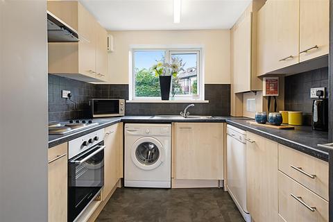 67 Estcourt Terrace, Leeds, LS6 3EY