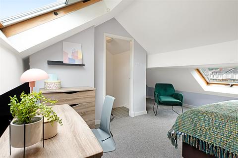 67 Estcourt Terrace, Leeds, LS6 3EY