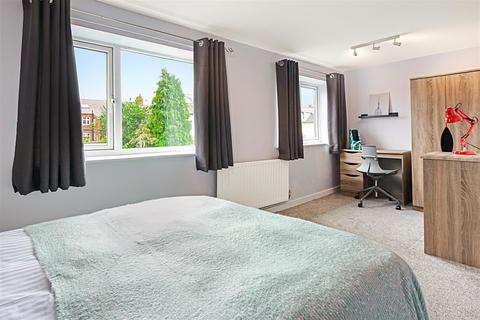 67 Estcourt Terrace, Leeds, LS6 3EY