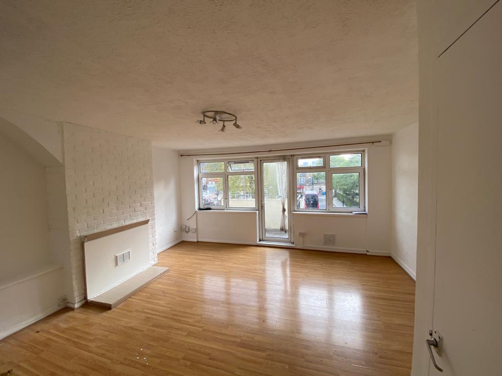 Trinity Gardens, Canning Town, London 3 bed flat £1,700 pcm (£392 pw)