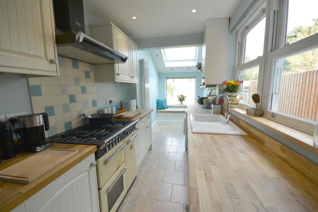 Extended fitted kitchen