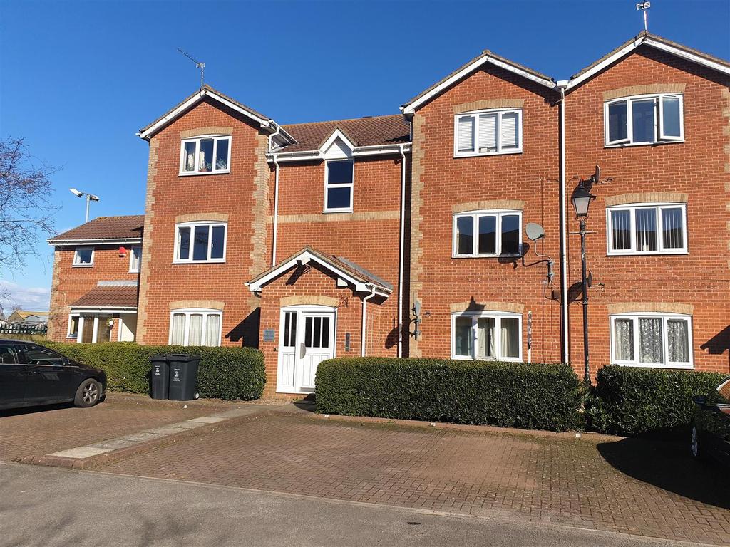 Farriers Close, Swindon 1 bed flat £70,000