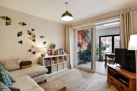 108 Moremead Road, London, SE6 3LT