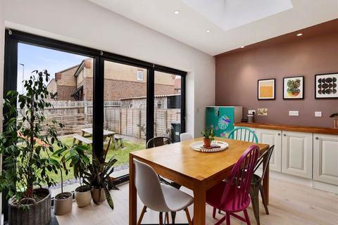 108 Moremead Road, London, SE6 3LT