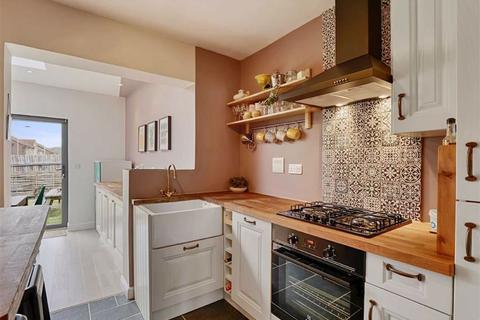 108 Moremead Road, London, SE6 3LT