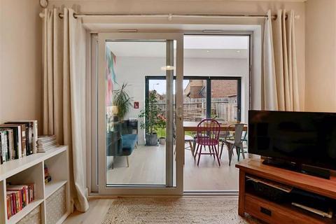 108 Moremead Road, London, SE6 3LT