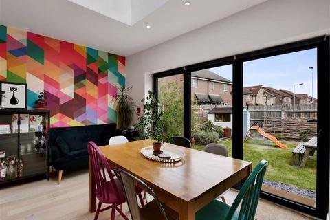 108 Moremead Road, London, SE6 3LT