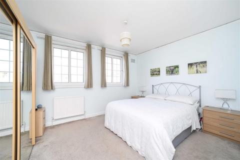 2 bedroom flat for sale - Lebanon Court, Richmond Road, Twickenham