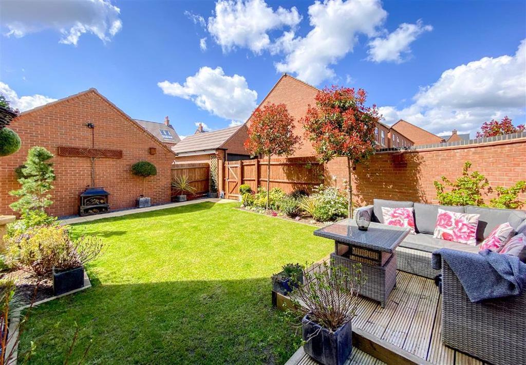 Damson Drive, Barrow Upon Soar, LE12 4 bed detached house £445,000