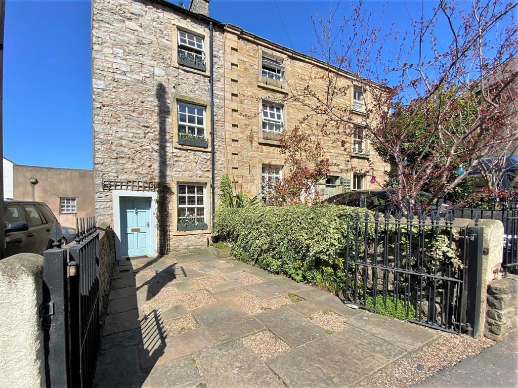 Parson Lane, Clitheroe, Ribble Valley 4 bed townhouse £300,000