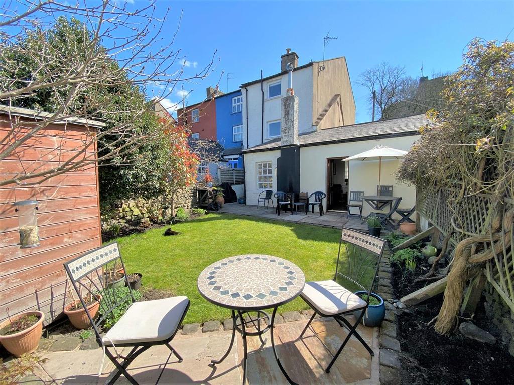 Parson Lane, Clitheroe, Ribble Valley 4 bed townhouse £300,000