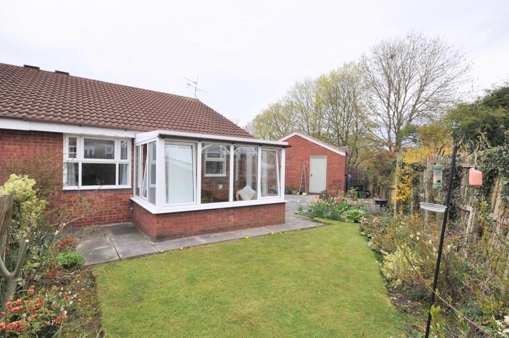 Elwick Grove, Osbaldwick, York, YO10 3BH 2 bed semidetached bungalow