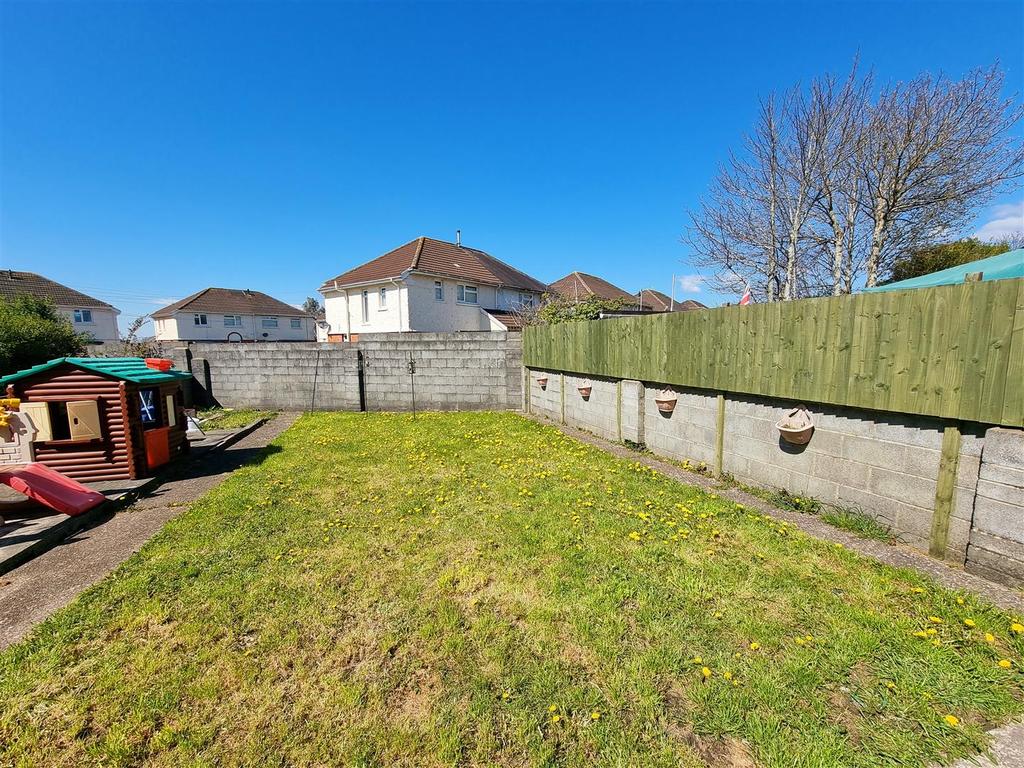 Brynawel Road, Gorseinon, Swansea 3 bed semidetached house £135,000