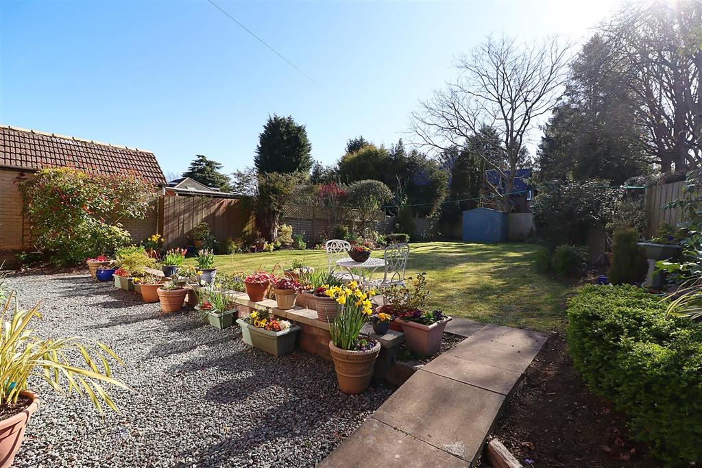 Beverley Road, South Cave, Brough 4 bed detached bungalow £335,000