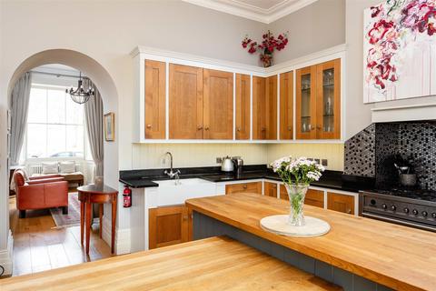 10 Gloucester Row, Bristol, BS8 4AW
