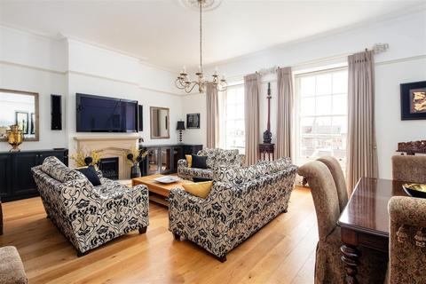 10 Gloucester Row, Bristol, BS8 4AW