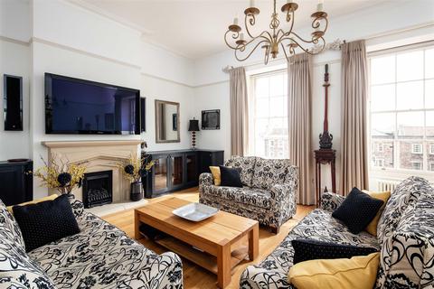 10 Gloucester Row, Bristol, BS8 4AW