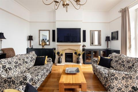 10 Gloucester Row, Bristol, BS8 4AW