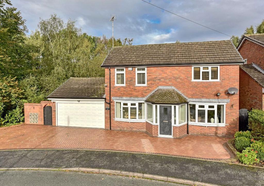 8, Churchward Grove, Wombourne, South... 3 bed detached house £1,450
