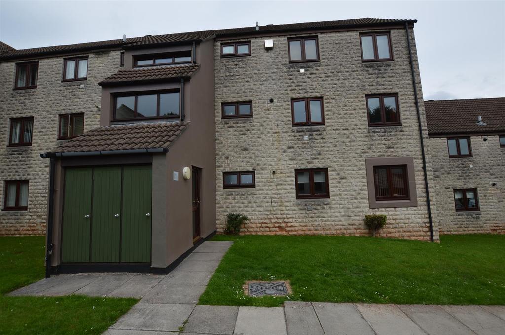Church Court, Midsomer Norton, Radstock 2 bed flat £675 pcm (£156 pw)