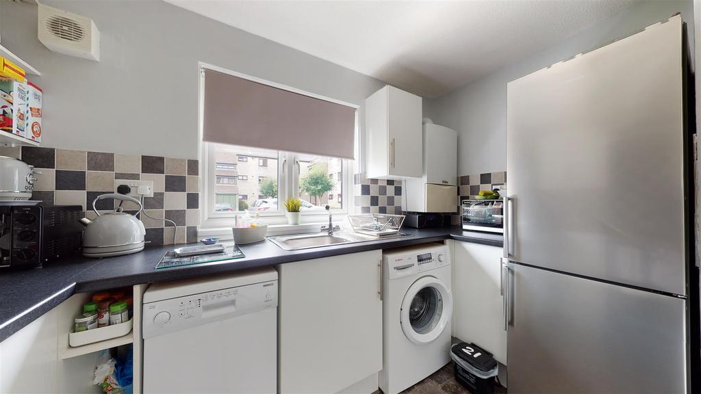 Church Court, Midsomer Norton, Radstock 2 bed flat £675 pcm (£156 pw)
