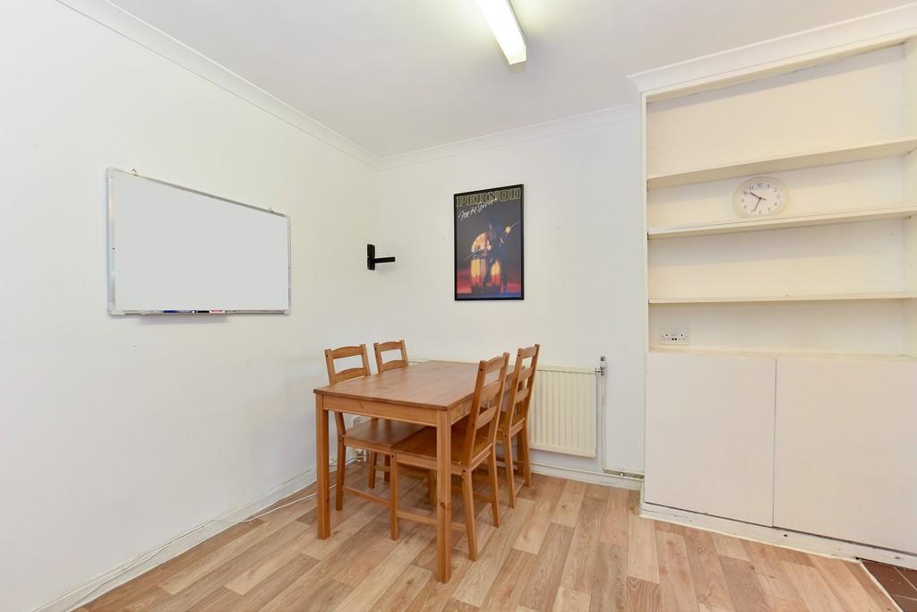 St Pauls Court, Colet Gardens, W14 4 bed property £2,492 pcm (£575 pw)