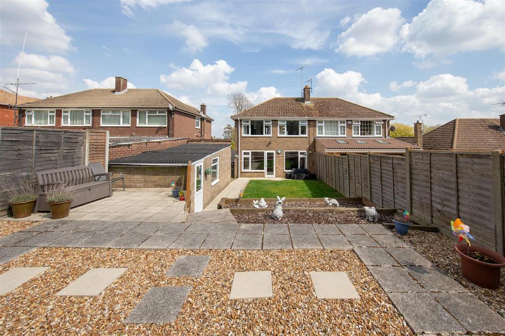 Ridgeway Avenue, Dunstable 3 bed semidetached house £340,000