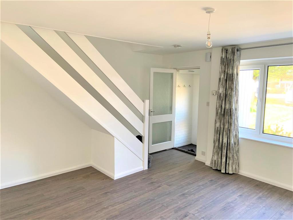 Golding Gardens, East Peckham, Tonbridge 2 bed terraced house £1,300