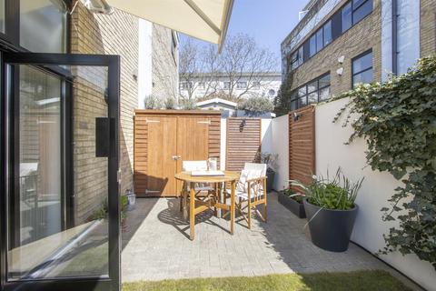 13 Empress Mews, London, SE5 9BT