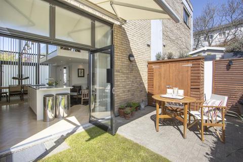 13 Empress Mews, London, SE5 9BT