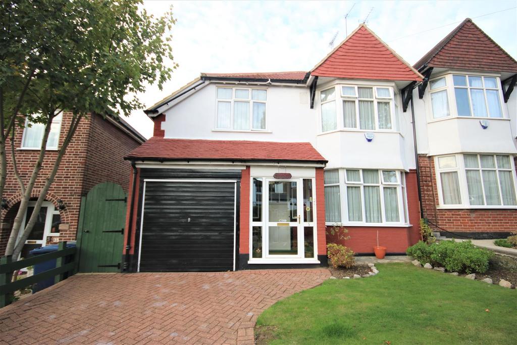 Ashurst Road, Cockfosters, EN4 3 bed semidetached house £750,000