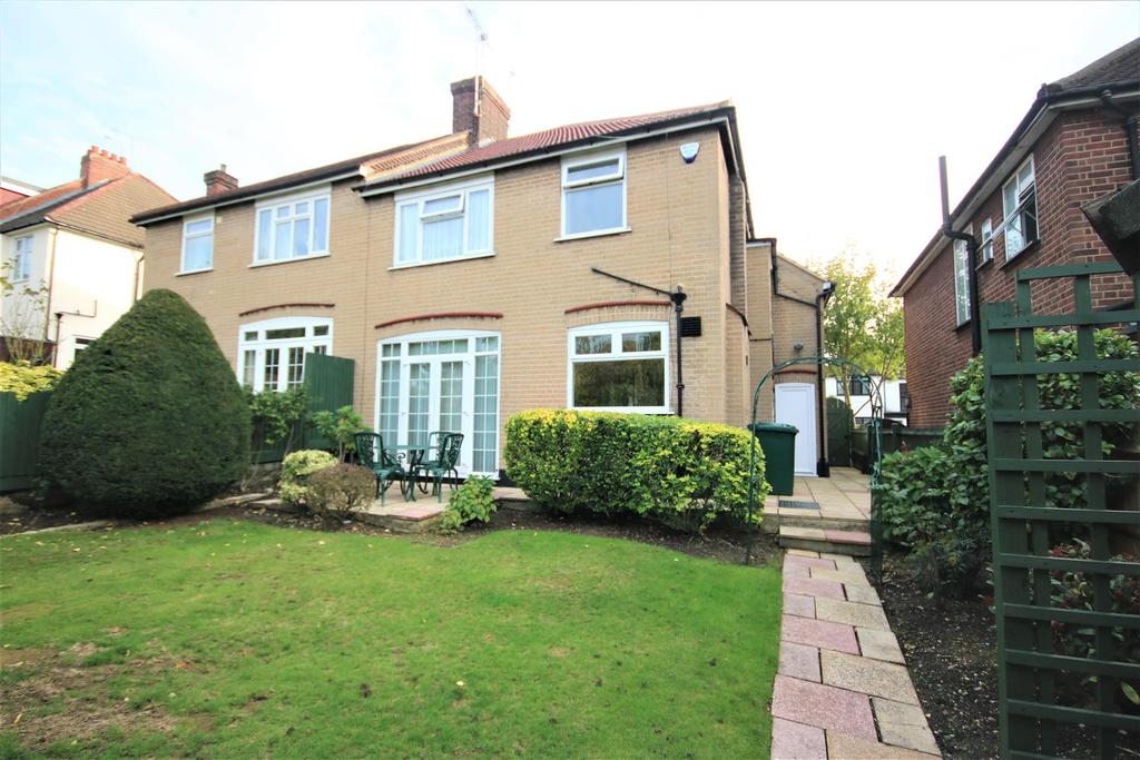 Ashurst Road, Cockfosters, EN4 3 bed semidetached house £750,000