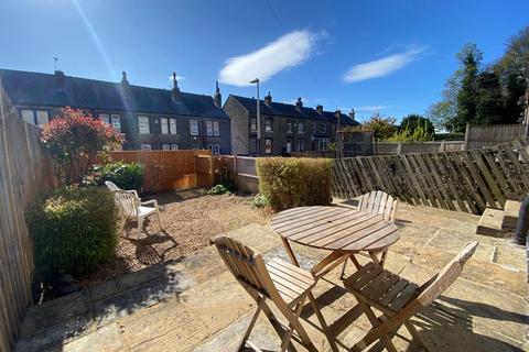 2 bedroom terraced house to rent, Luck Lane, Marsh, Huddersfield